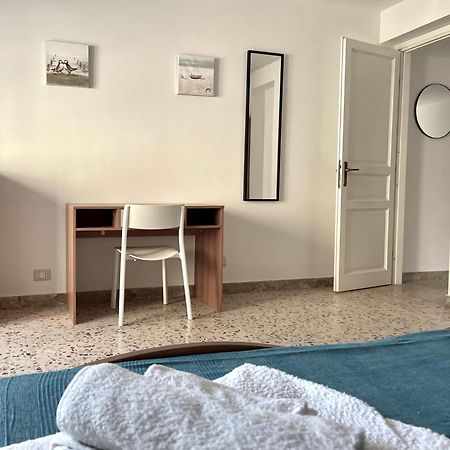 Lorenzo'S House Catania City Centre - Comfortable Large Apartment With 2 Bedrooms And 2 Baths, Close To Trains, Metro And Bus Station Exterior photo